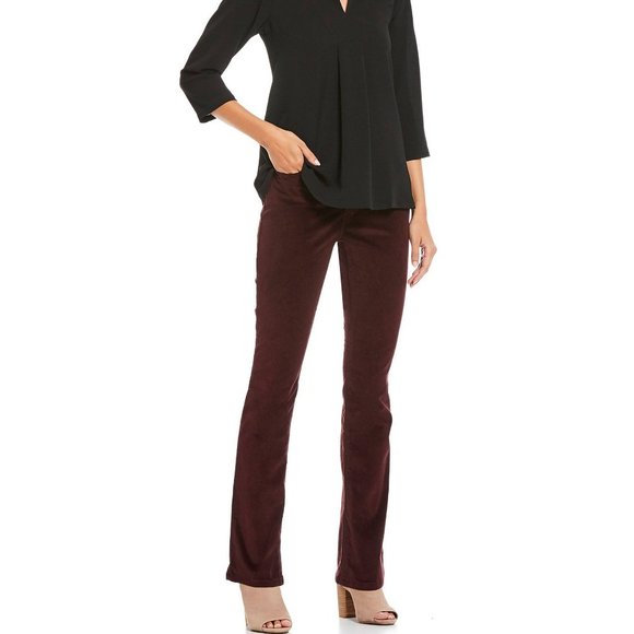 Levi's Women's Classic Straight-Leg Corduroy Jeans - Picture 1 of 2